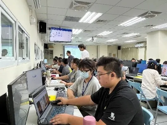 國立臺東專科學校工作坊 學員上機操作